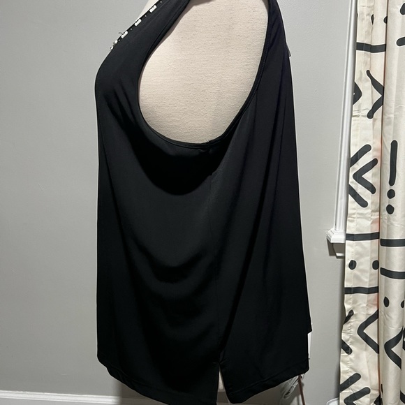 Plus Size Top - Picture 2 of 4